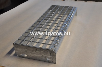 Galvanized steel stairtread SP; 34x38/30x3; 1200x305 mm